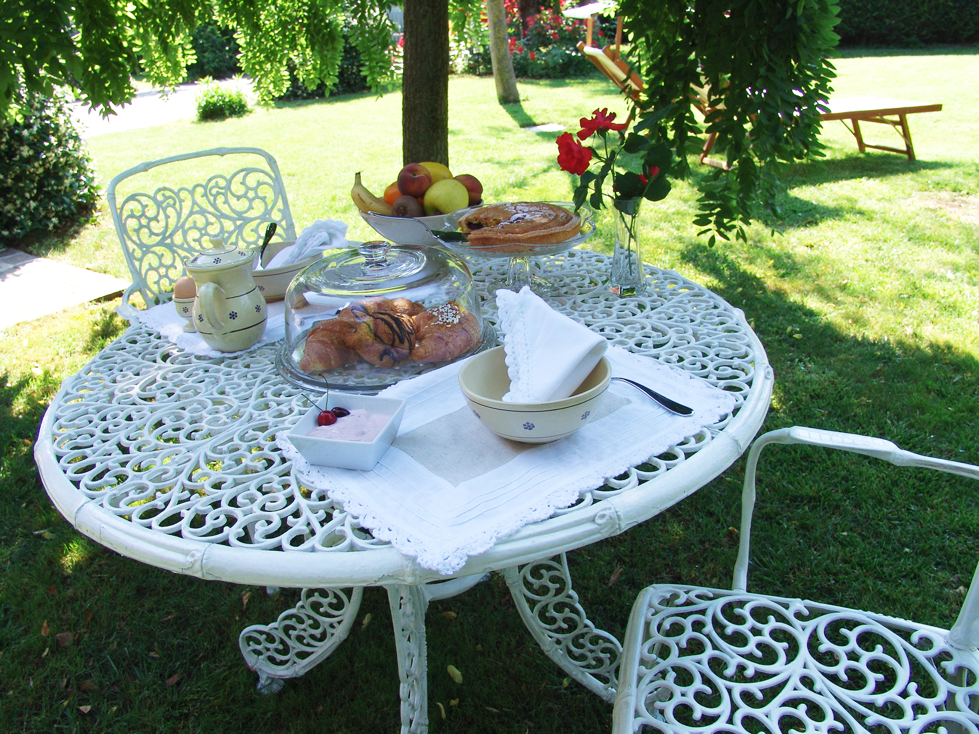 bed and breakfast il casale colazione in giardino